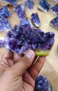 Material used to fabricate Precious Amethyst Ash Tray